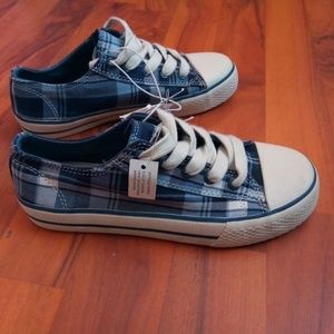 Children's Place Sneakers Size 2